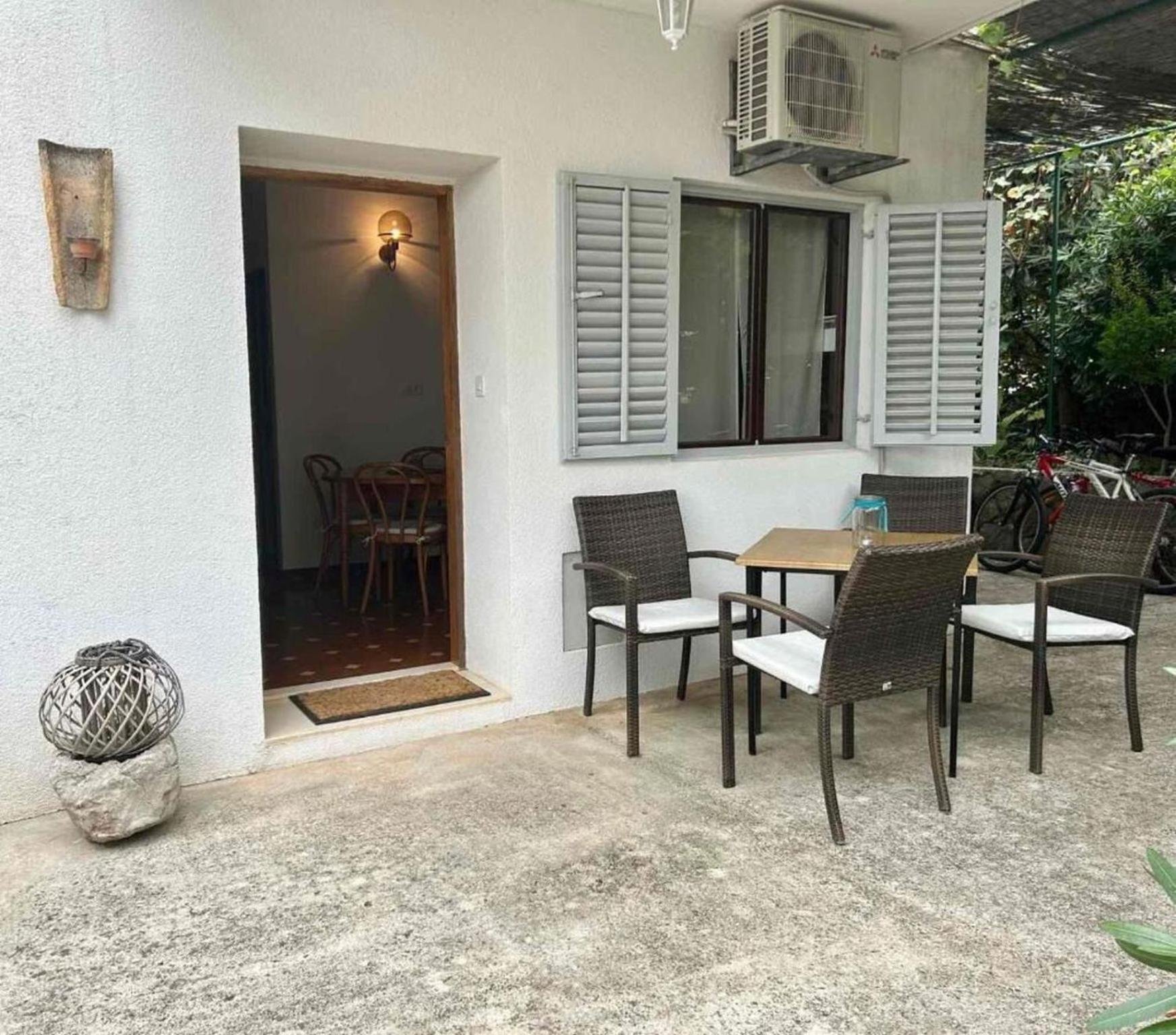Apartments Matkov - Quite And Peaceful Location Jelsa  Exterior photo