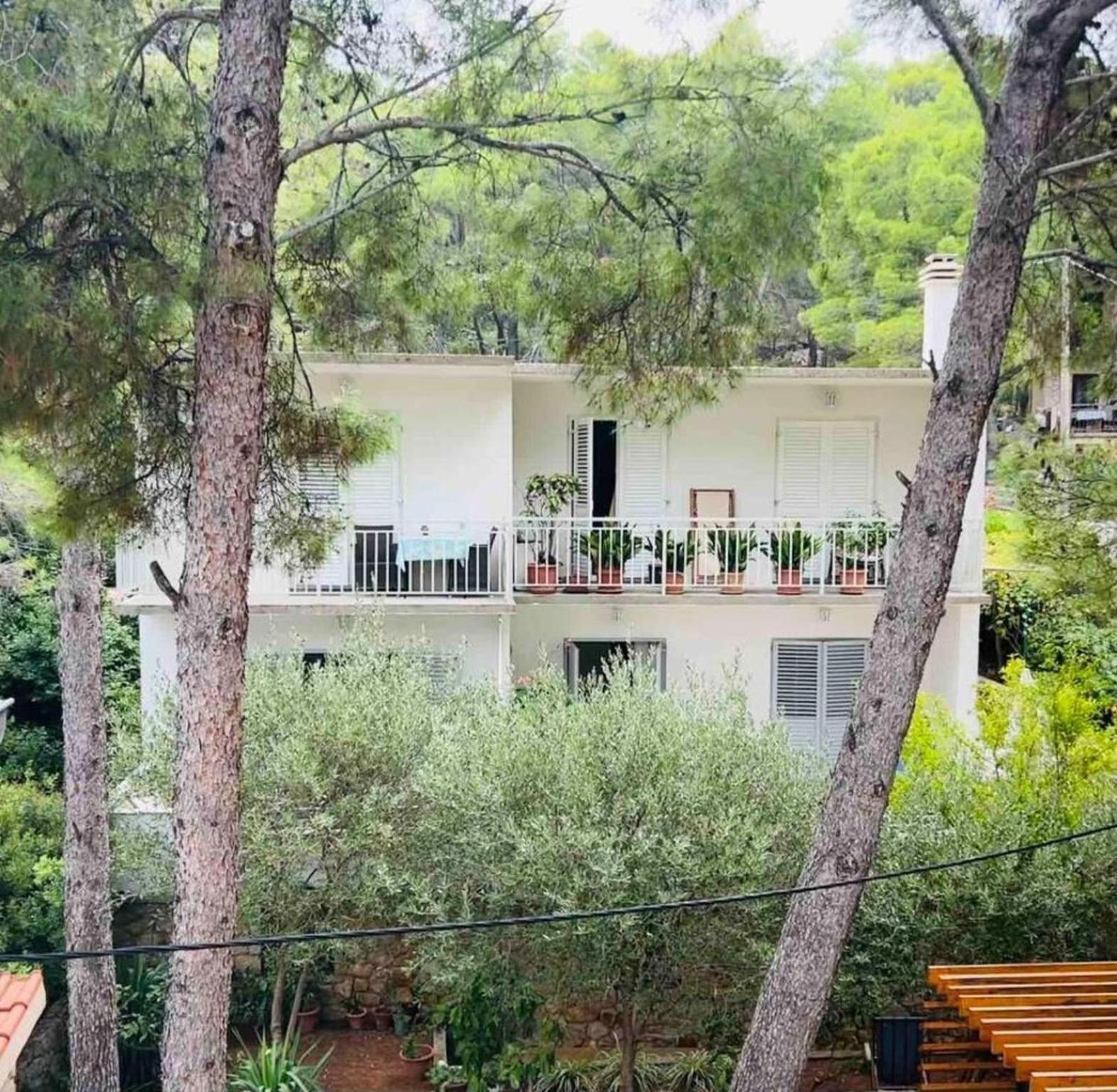 Apartments Matkov - Quite And Peaceful Location Jelsa  Exterior photo